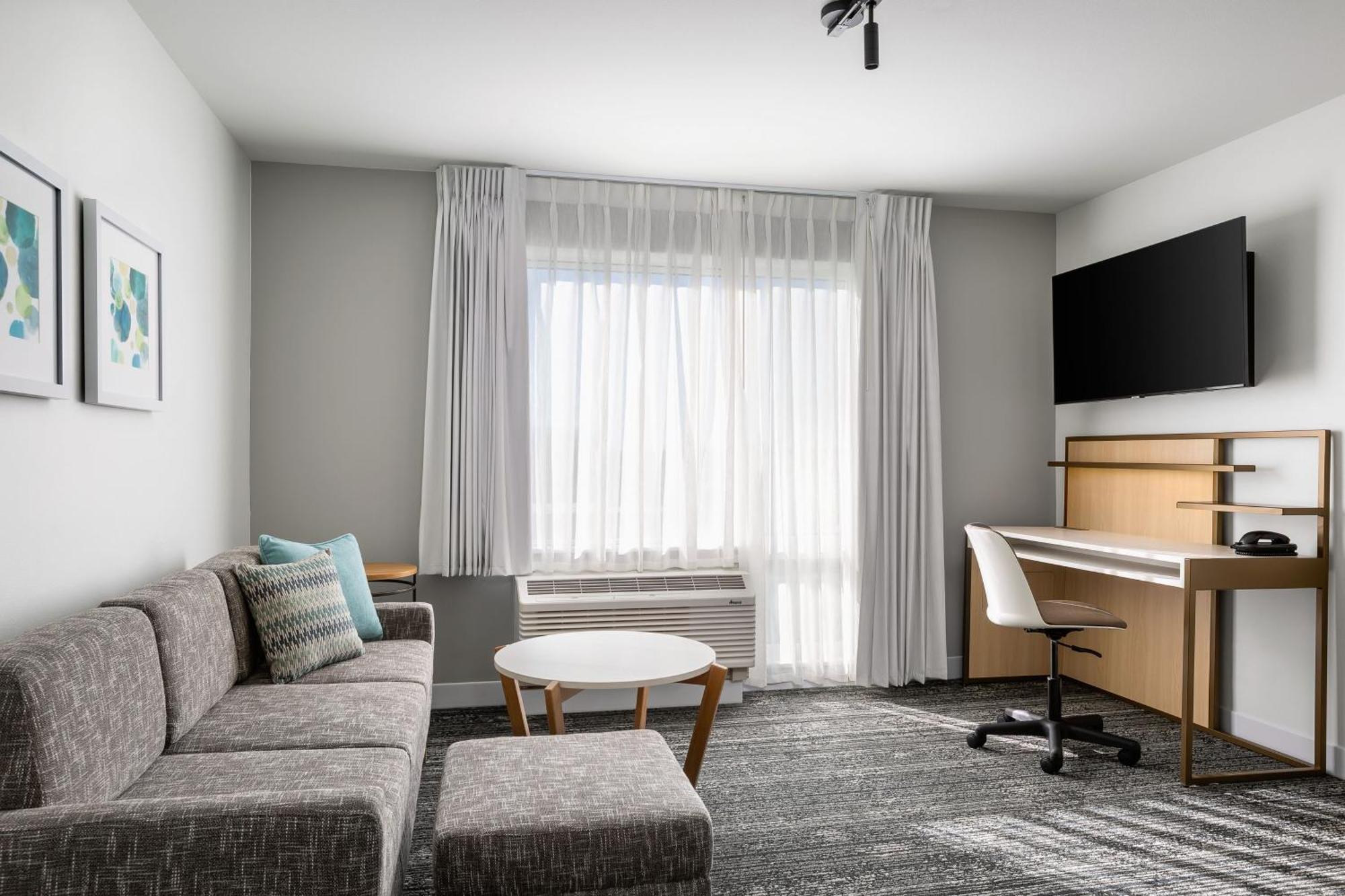 Towneplace Suites By Marriott Iron Mountain Bagian luar foto