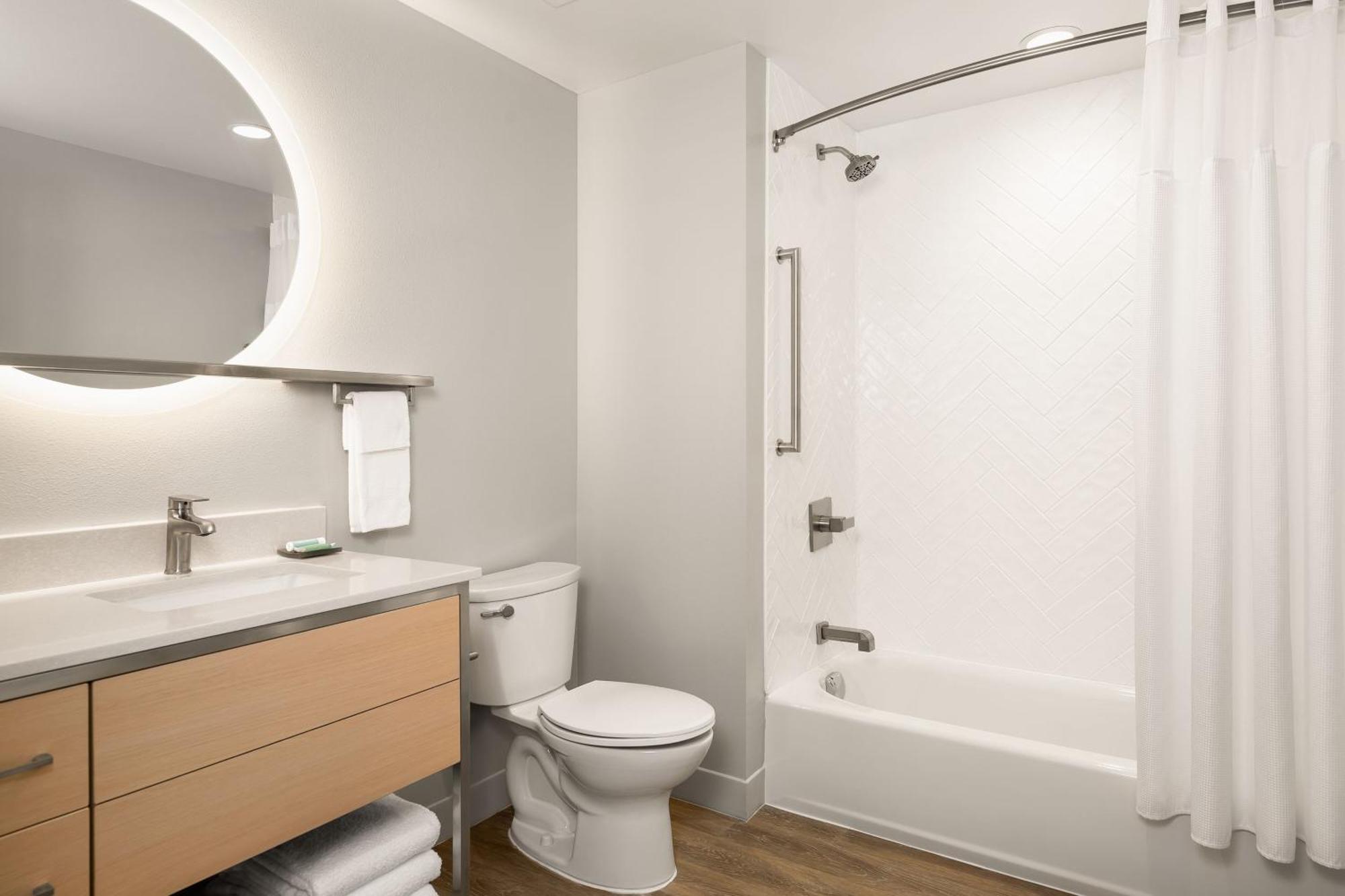 Towneplace Suites By Marriott Iron Mountain Bagian luar foto