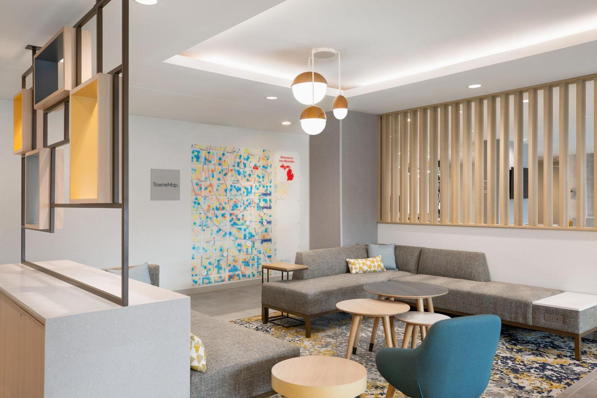 Towneplace Suites By Marriott Iron Mountain Bagian luar foto