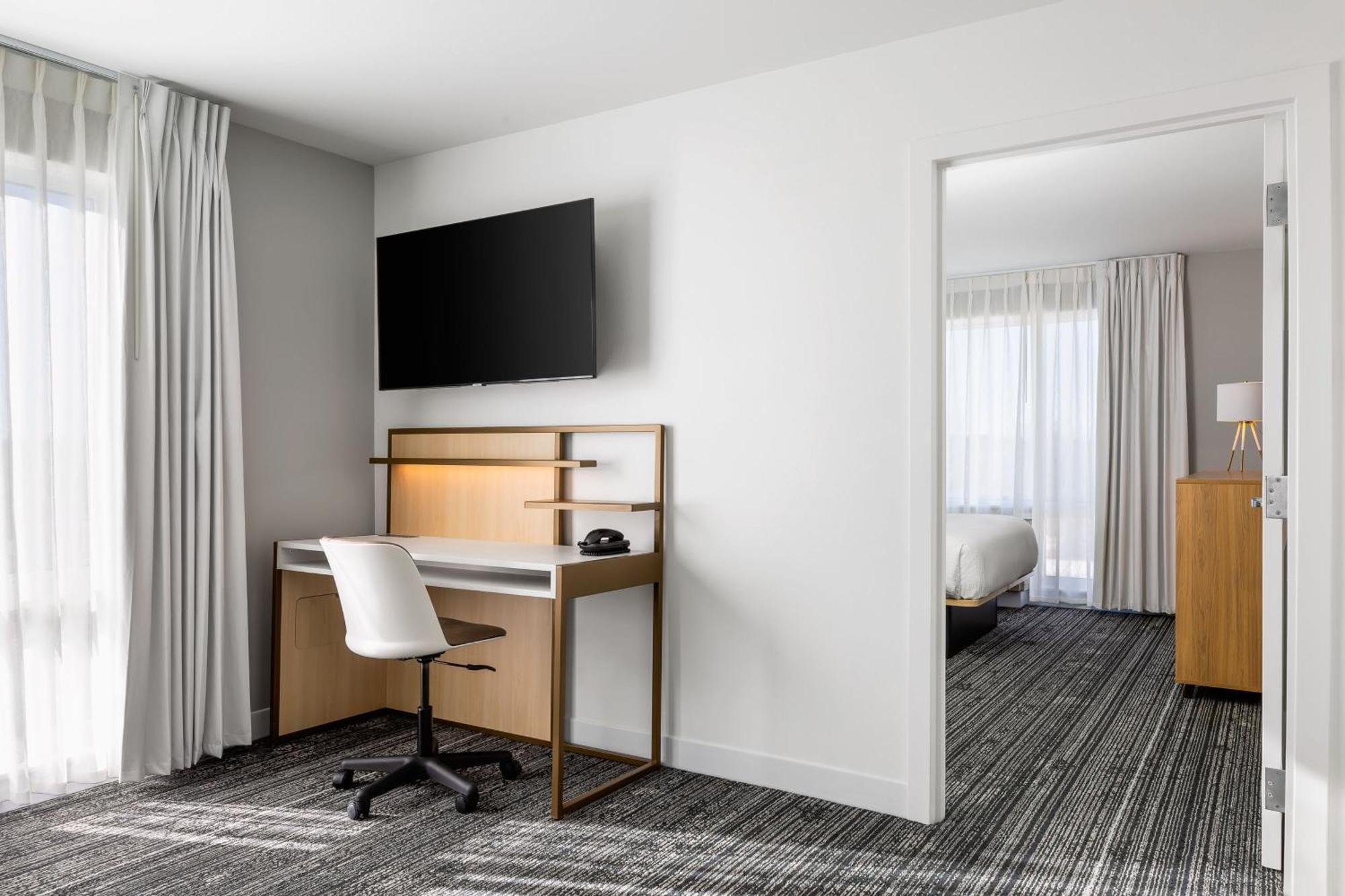 Towneplace Suites By Marriott Iron Mountain Bagian luar foto