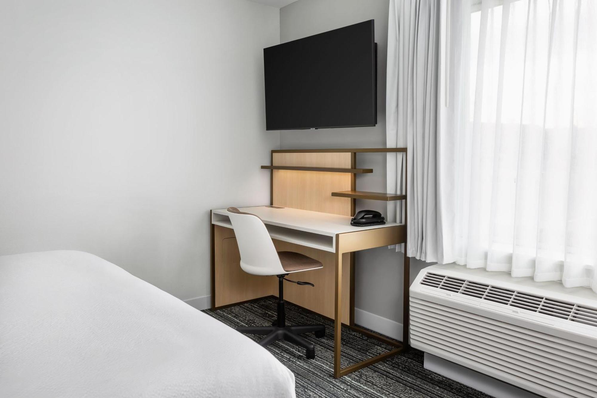Towneplace Suites By Marriott Iron Mountain Bagian luar foto