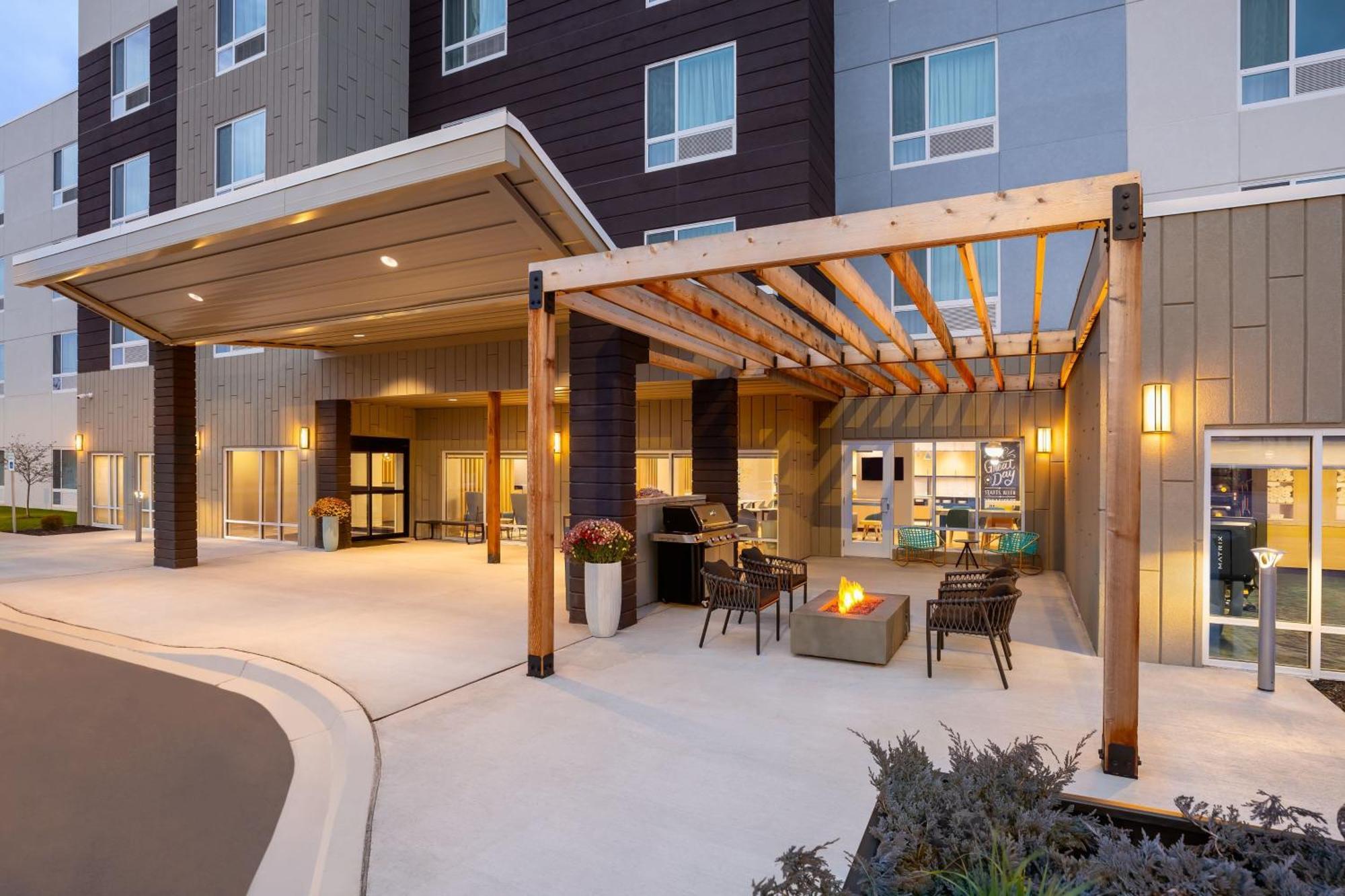 Towneplace Suites By Marriott Iron Mountain Bagian luar foto